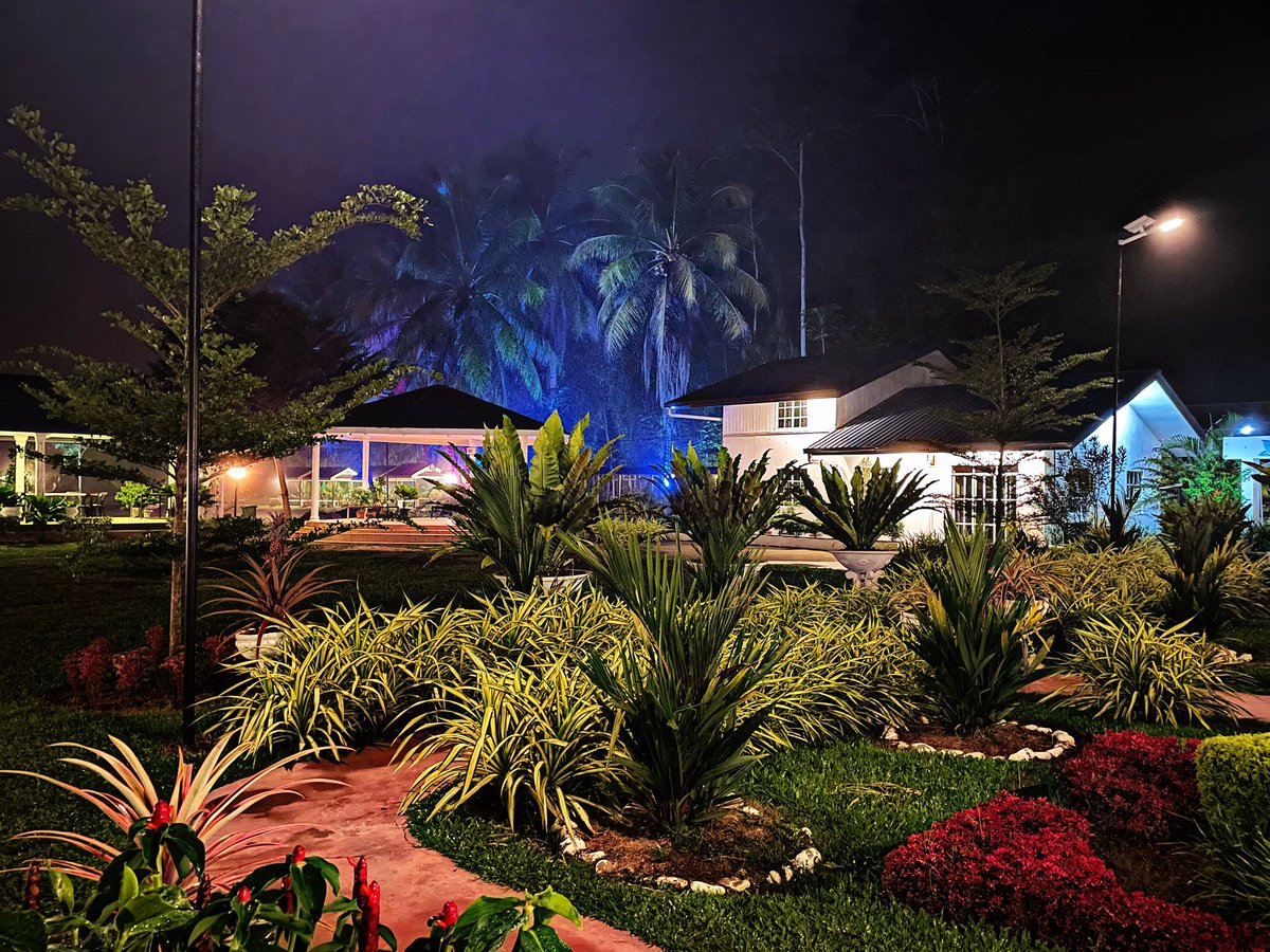 TamanBandukan's tweet photo. Night View 🍃 
#tamanbandukan #keningau #sabah #tourism @sabahtourism @SabahInfo_twt @keningau_twt https://t.co/rLlZtlSnyK