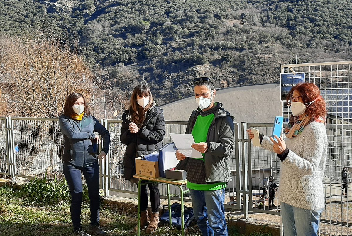 inshugroger's tweet photo. Ja tenim als guanyadors del concurs #fotografia #cienciadeldiaadia !
Felicitats a tots els participants i als guanyadors (també als que ens heu seguit des de casa) https://t.co/8Rtdog2Vt9