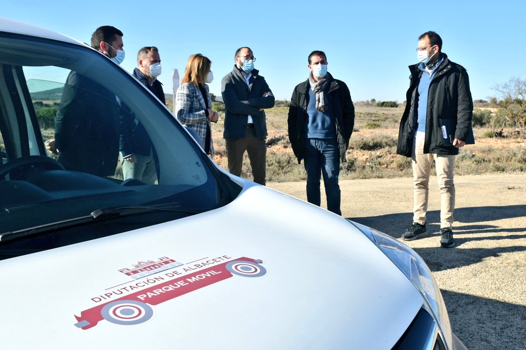 dipualba's tweet photo. 🆕️🔊La #Dipualba sigue mejorando km 🛣 de la Red Viaria Provincial, y @santicenizate ha avanzado que el arreglo de la AB-2014, (de #Alpera a #LaHunde, límite con la C.Valenciana) comenzará este semestre con 186.000€ con cargo a nuestro #PlanDeCarreteras
https://t.co/dwN7Q9OnVY https://t.co/4x9uOTPwQi