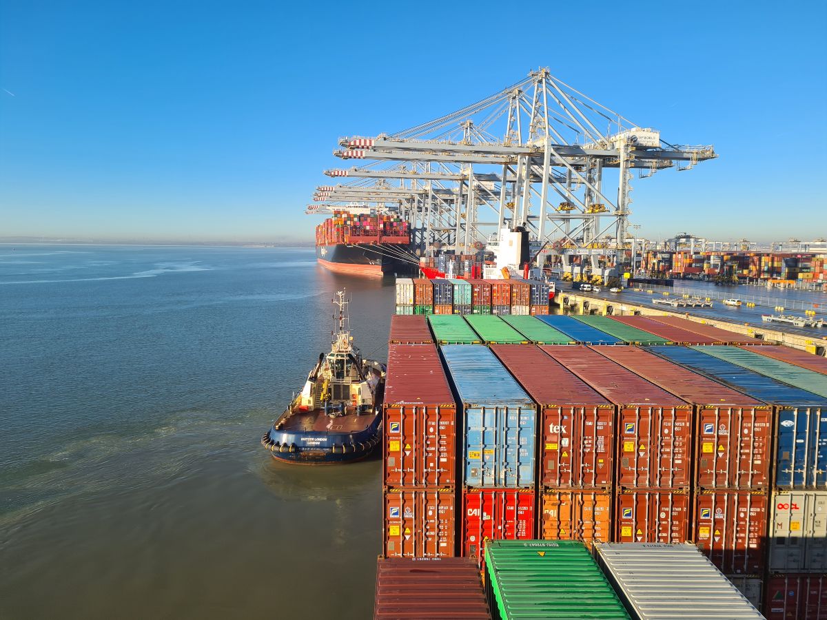 PortalPortuario's tweet image. Unifeeder utiliza servicios de remolque neutrales en carbono para impulsar la descarbonización - portalportuario.cl/unifeeder-util… #Svitzer #Unifeeder #Remolques #Descarbonización
