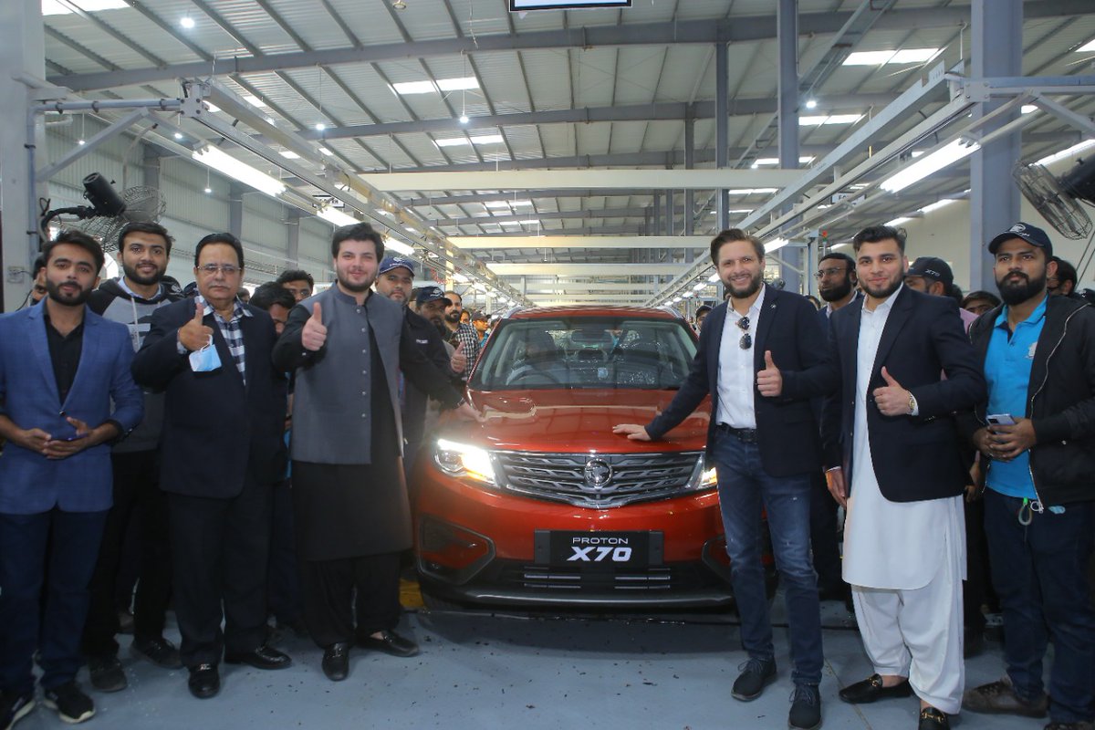 KhanAviator's tweet photo. Cricket superstar @SAfridiOfficial was the chief guest at the launching ceremony of the first locally assembled Proton X70 
#X70LocalAssembly https://t.co/xyx694E4Xa