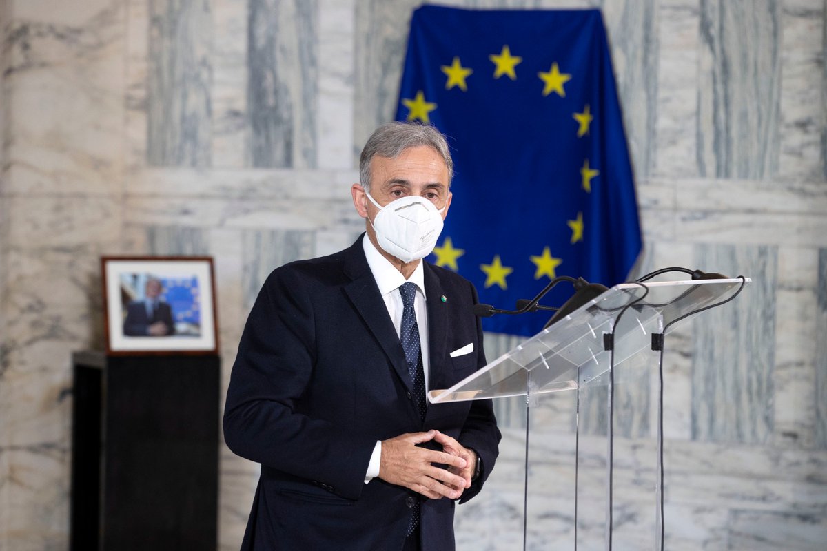 ItalyMFA's tweet photo. 🗣️SG #Farnesina Amb. @EttoreSequi "#Farnesina intende partecipare al ricordo collettivo, associando il nome del Pres. Sassoli al luogo che custodisce le principali fonti giuridiche nel percorso d’integrazione europea, di cui egli fu sempre fervente, attivo e sincero sostenitore." https://t.co/jAI8xzCbel