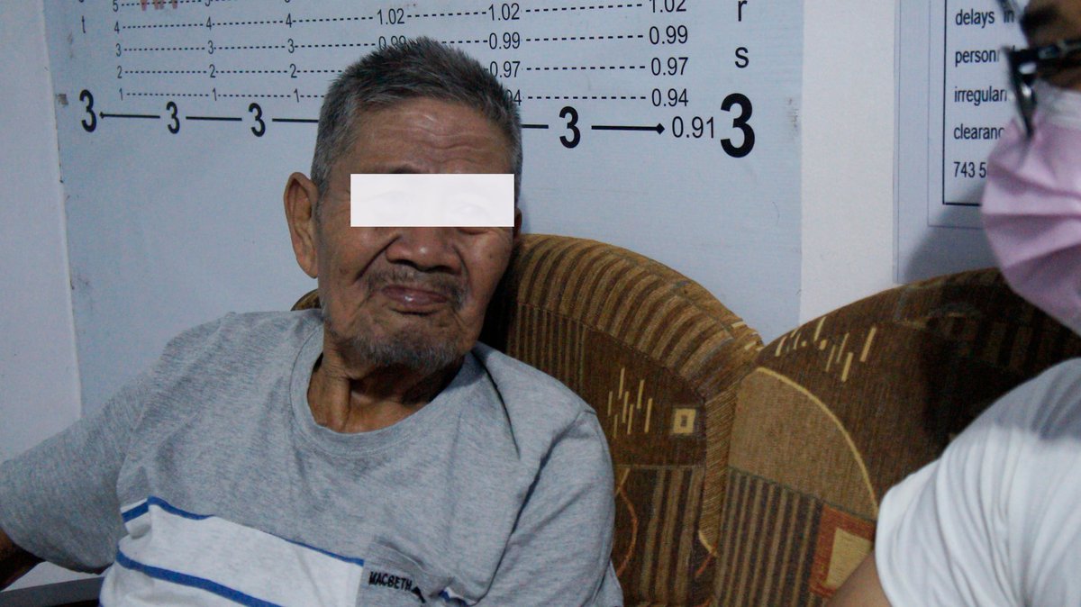inquirerdotnet's tweet photo. LOOK: Narding Floro, an 80-year-old man from Asingan, Pangasinan, was arrested on January 13, 2022 for allegedly stealing 10 kg of mangoes. | 📷: PIO Asingan/Facebook https://t.co/bOkxO8m9r6