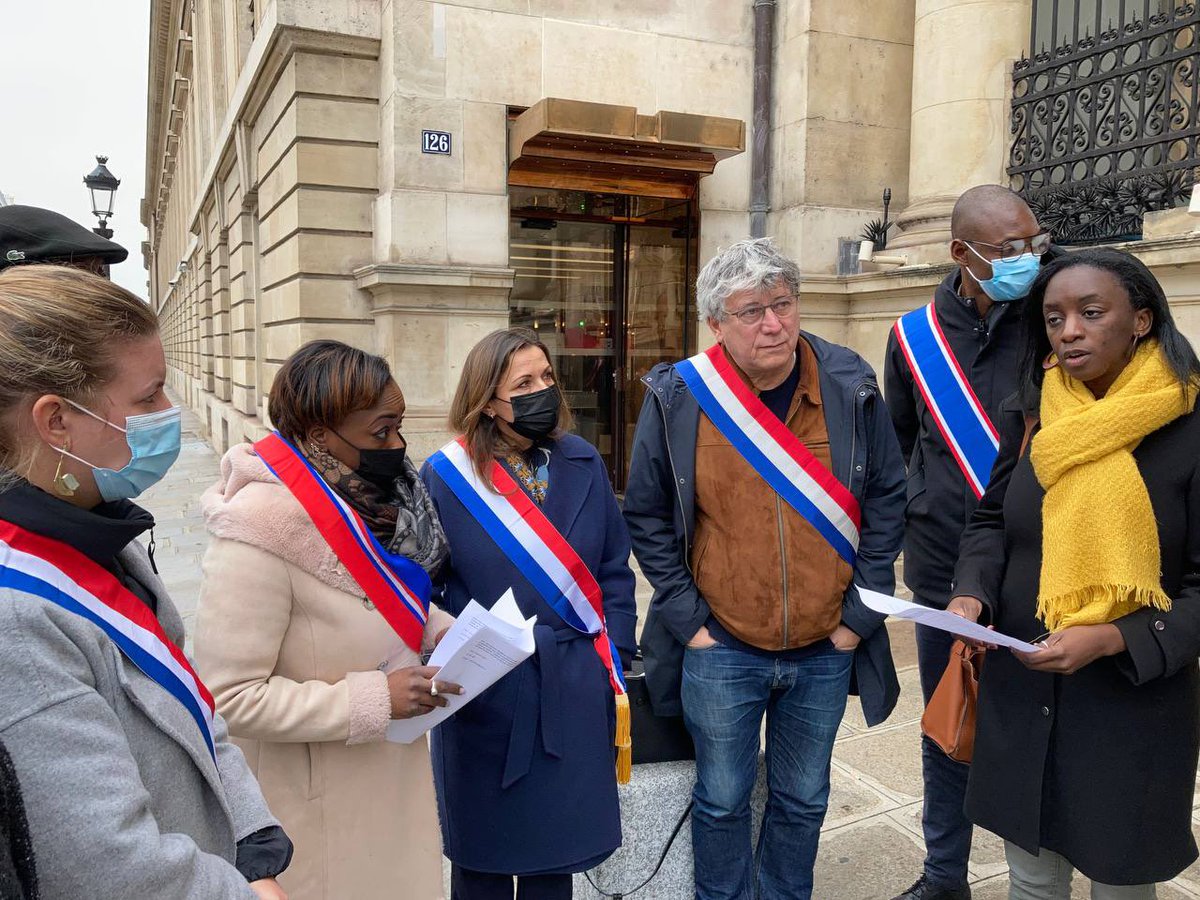 MathildePanot's tweet photo. Rencontre avec la #CEFOM. Nous partageons leur opposition aux sanctions de la CEDEAO qui n'affaiblissent en rien la junte mais font souffrir le peuple malien. La question de la présence des forces françaises au Mali est clairement posée. La solution au #Mali doit être politique ! https://t.co/r3dm9dbLVt