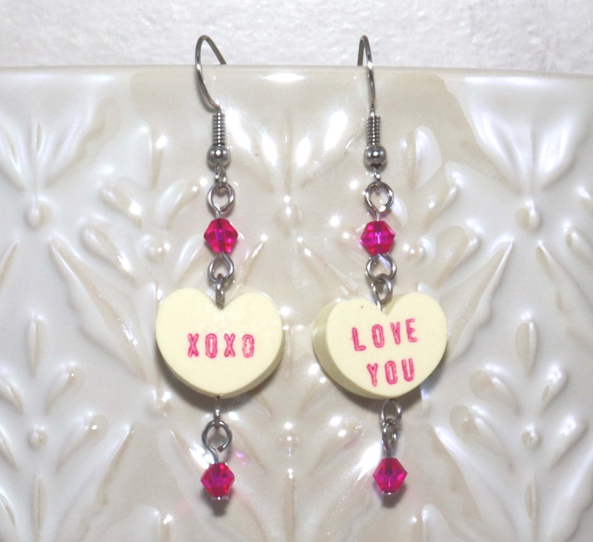 TenaciousMJ's tweet photo. Yellow and Pink Conversation Heart Candy Valentine's Day Dangle Earrings 

https://t.co/4dRJ6JvP0v

#Etsy #SnapdragonJewelryCo #ValentinesDay #conversationhearts #earrings #dangleearrings #dropearrings #pinkearrings #purpleearrings #valentinesdayearrings https://t.co/1tfpwkXBCr