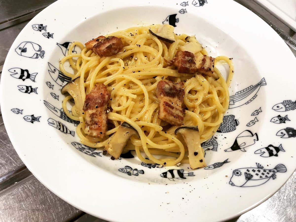 satsukitaroo's tweet photo. カルボナーラ🍳🥓
🅿️
1.ベーコンは弱火でじっくりじっくり
2.麺を入れて卵液を入れても焦らず弱火
3.ちょっとシャバシャバくらいが食べる時にはちょうどいいかも https://t.co/kUCCT78i1C