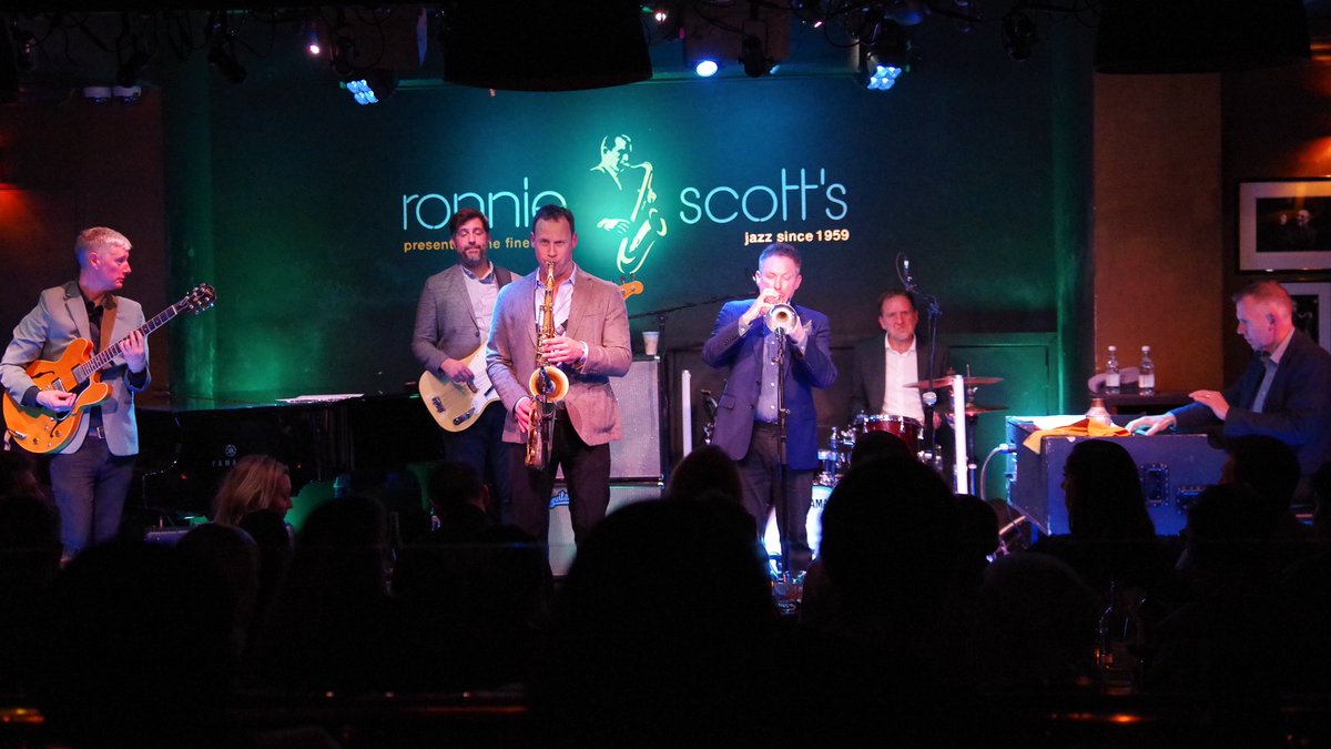 From Birmingham-based bebop saxophonist Xhosa Cole to soul-jazz outfit The Filthy Six it was a horn-tastic night at Ronnie's last night. 📸 (c) 2022 Robert Crowley Photography