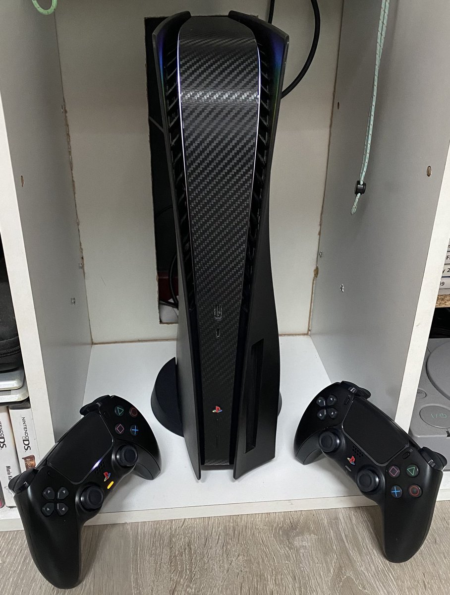 Daviid_DCT's tweet photo. Custom de la PS5 en mode PS2 enfin fini ! #PS5custom #PlayStation https://t.co/DOTCIUzgQO