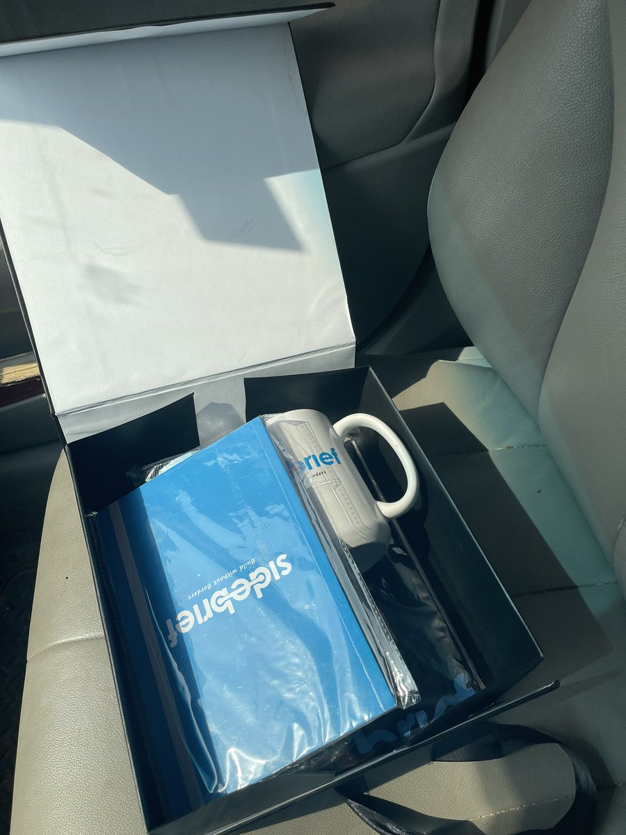 TosinOlugbenga's tweet photo. Special thanks to @mysidebrief for this special gift box…
Let’s #BuildWithoutBorders in 2022 https://t.co/JFEAcxOIBG