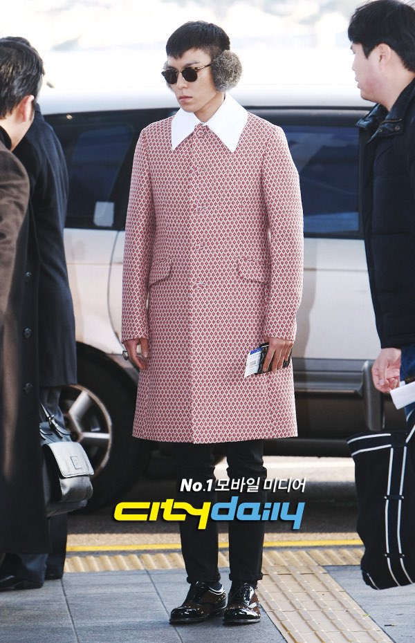 nazsneak's tweet photo. What are you guys wearing to the #BIGBANGBASH? It’s cold out so i’m keeping it simple but it’ll become a reveal https://t.co/owLaca2eba