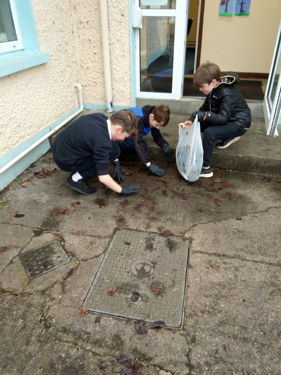 SsPeterPaulNS1's tweet photo. Litter pick up in #straidens to keep our school clean and litter free #greenschools #prideofplace https://t.co/PZbsDnNohJ