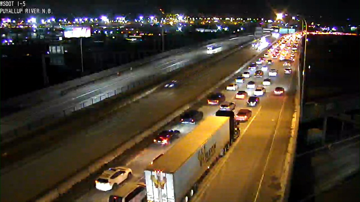 TracyTTraffic's tweet photo. CRASH NB 5 NEAR THE PUYALLUP RIVER BRIDGE  #kiro7traffic #seattletraffic #kiro7 #seattle #traffic https://t.co/GYpgHpuwrG