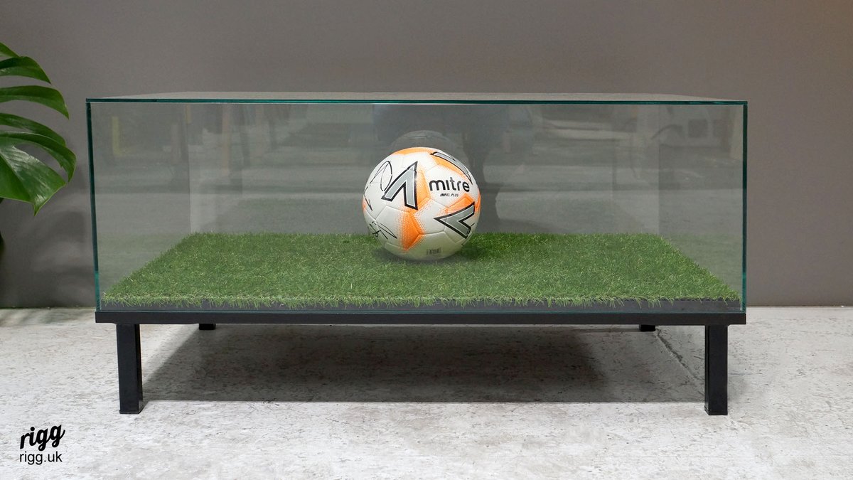 rigguk's tweet image. #DisplayCabinet #DisplayTable 
Bespoke glass display coffee table with football for a commercial client.