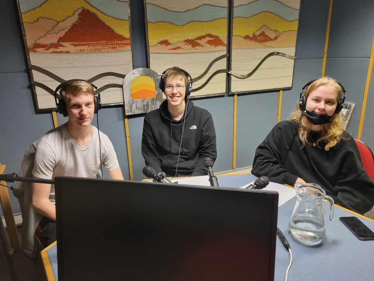 Lið VA mætir Borgarholtsskóla í annarri umferð Gettu betur kl. 20:05 í kvöld. Viðureignin verður í beinni útsendingu á Rás 2. Við hvetjum alla til að hlusta og styðja við Hákon, Helenu og Ragnar!

#vaskólinnokkar #gettubetur2022