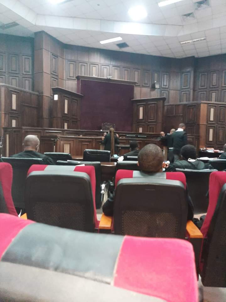 Jimsamson22's tweet photo. At The Federal High Court Abuja.Waiting For The Arrival Of The Alpha Male Mazi Nnamdi Kanu. 19/10/2022 https://t.co/J4w3hZ0LK9