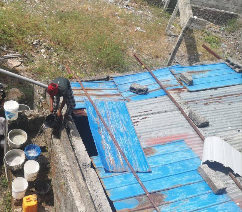 HumanHeartCom's tweet photo. 💧🎗La citerne de l’espoir 

Par la Grâce d’Allah nous allons commencer l’opération 

L’équivalent de 8m3 d’eau va être envoyé à Ouzioni, village de 5000 habitants situé dans les hauteurs de la région Badjini (région du sud de la Grande Comore). https://t.co/ECbYeBz23F
