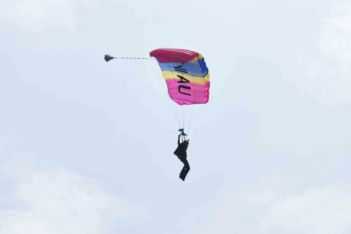 Puspen_TNI's tweet photo. Puluhan Prajurit Korpaskhasau Laksanakan Terjun Penyegaran Free Fall 2022.
#tni #tniau #paskhas #freefall https://t.co/OIltlTrp2P