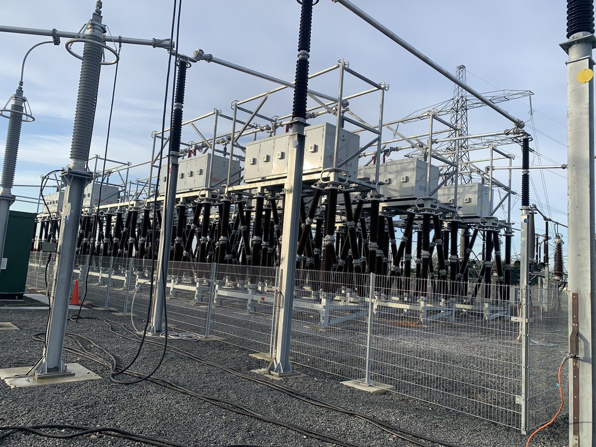 EngineerLondon's tweet image. SSSCs aka “Smart Valves”. Like a power electronic QB but faster, smaller, modular, cheaper and with a smarter control system that responds flexibly. A great idea. Delighted to see them up close. #NetZero #JobThatCantWait