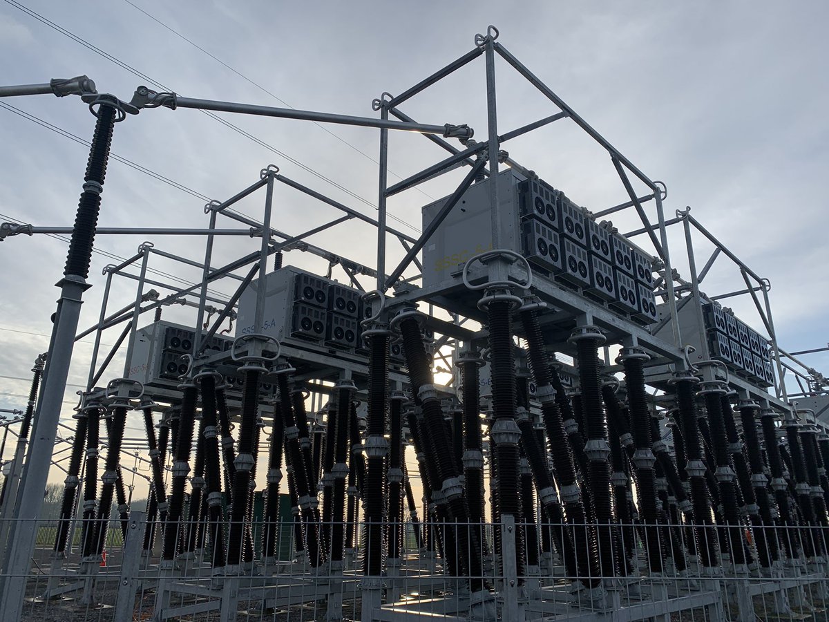 EngineerLondon's tweet image. SSSCs aka “Smart Valves”. Like a power electronic QB but faster, smaller, modular, cheaper and with a smarter control system that responds flexibly. A great idea. Delighted to see them up close. #NetZero #JobThatCantWait