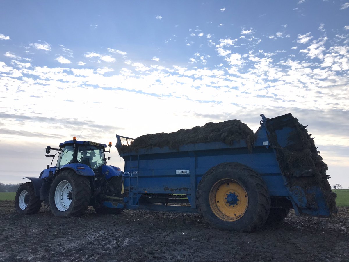 turbotechdog's tweet photo. Making a start on muck spreading 
🐖💩 the gift that keeps on giving. @piggy_jags https://t.co/Uayqs3wrgO