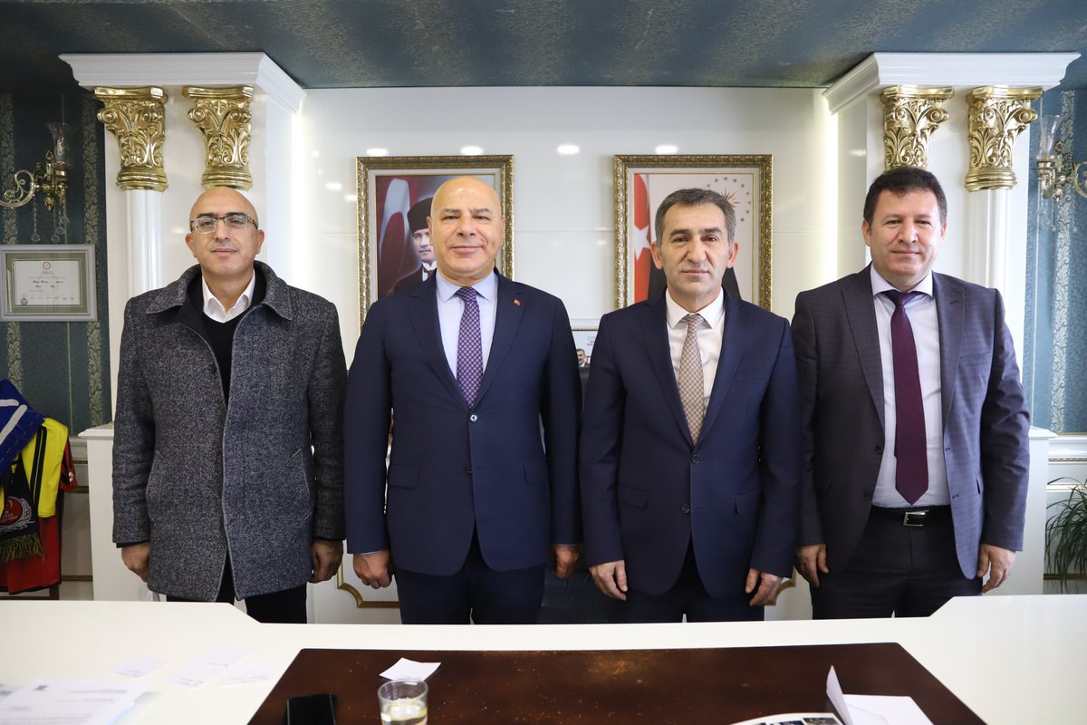 buranahmet11's tweet photo. 1⃣Bizlere ziyarete gelen Vali Yardımcımız Sn. @dr_ayhanozkan ,  Kaymakamımız Sn. Ramazan Yıldırım,  Ankara İl Tarım Müdürümüz Sn. Bülent Korkmaz ve kıymetli muhtarlarımız ile  ilçemize yapılacak yatırımlar ve tarım projelerimiz üzerine istişarelerde bulunduk. + https://t.co/cRDLyoHIWC