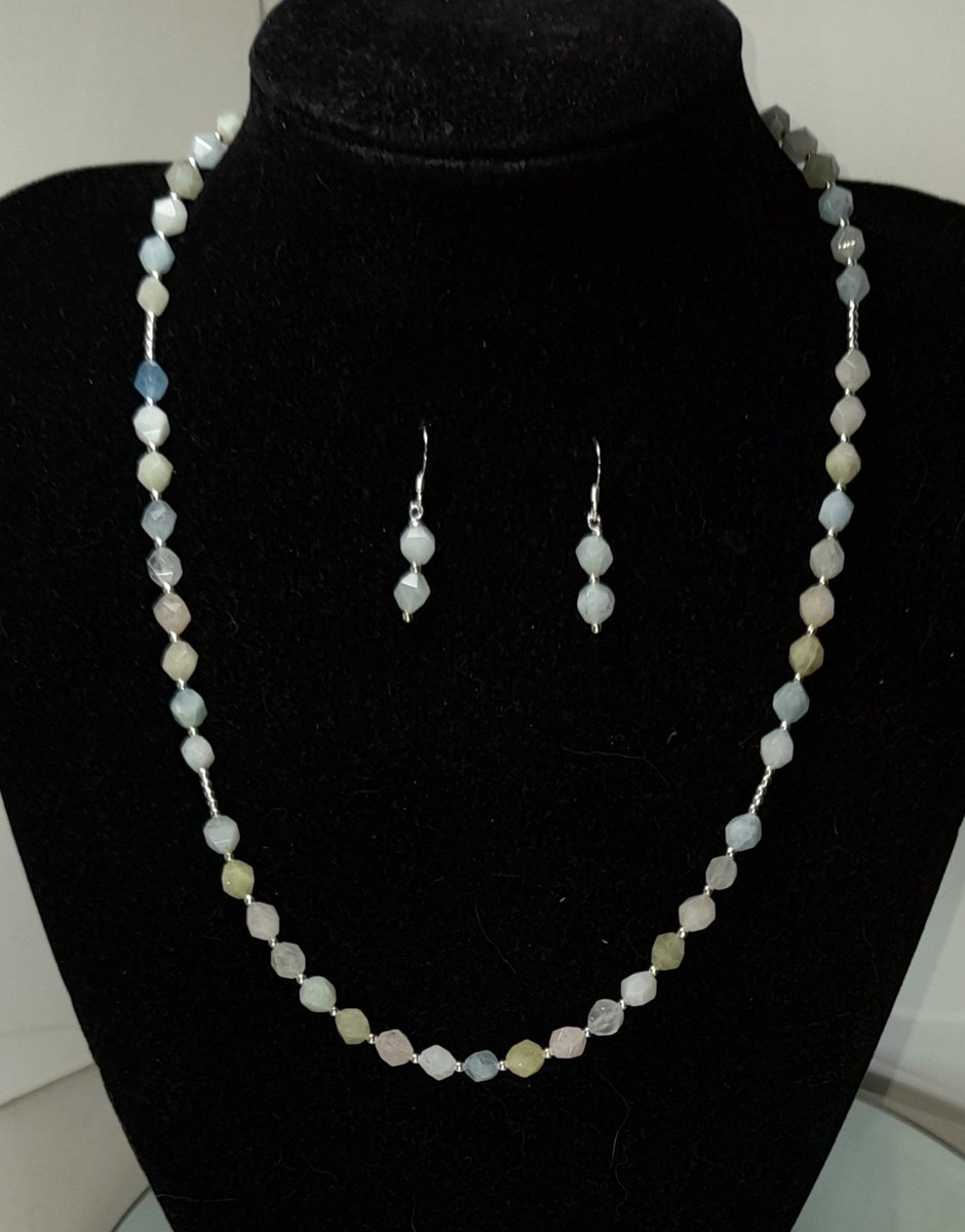 GaleClarke15's tweet photo. Morning tweeps, new pieces I've been working on. DM for details. #SmallBusiness #HandmadeHour #UKGiftHour #UKGiftAM #Gemstones #Leek #MadeInStaffordshire #BizBubble https://t.co/4Os87s2hZ3