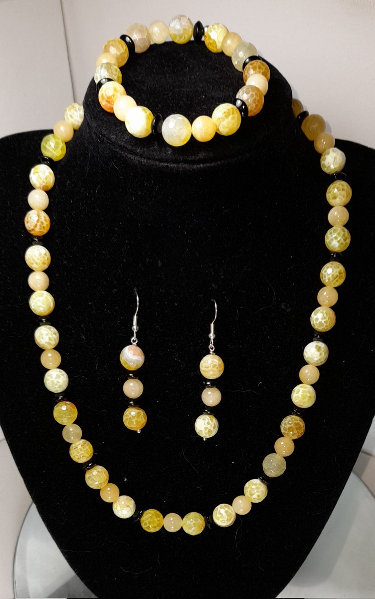 GaleClarke15's tweet photo. Morning tweeps, new pieces I've been working on. DM for details. #SmallBusiness #HandmadeHour #UKGiftHour #UKGiftAM #Gemstones #Leek #MadeInStaffordshire #BizBubble https://t.co/4Os87s2hZ3