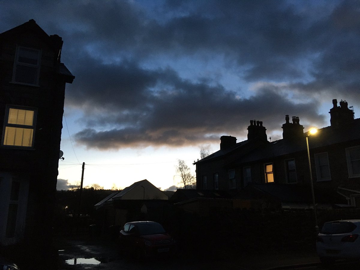 SimonRigg's tweet photo. Cracking sunrise #kendal #56milesinFeb #CancerResearch https://t.co/eCt2uuTKjR https://t.co/HAYiaAmZHF