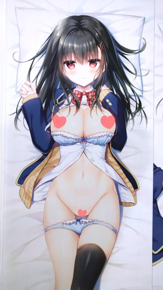 抱き枕カバーの色校正きました!
うまく写真で表現できていないかもしれませんが、とっても色味が綺麗です🐈‍⬛💜
(縦にうっすら線が入っているのは床の線です) 