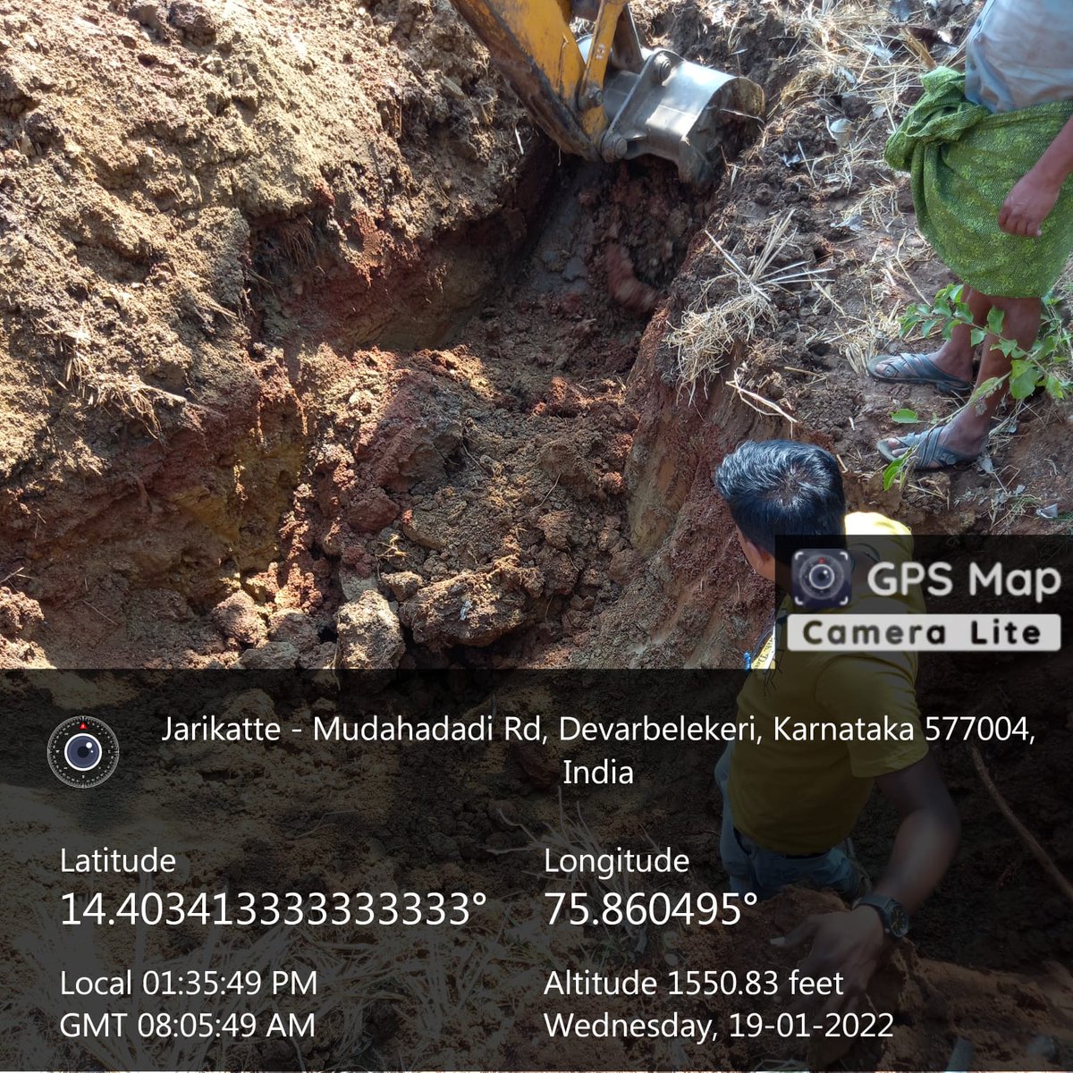 CDavanagere's tweet photo. t Gram Panchayat   MUDAHADADI
Block     DAVANAGERE
District   DAVANAGERE
State Karnataka
Dedicatedly working towards #Bharatnet fiber restoration and maintenance to keep the essential internet connectivity up and working.
#CSCseGRAMSWARAJ https://t.co/dxwOFhb6gD