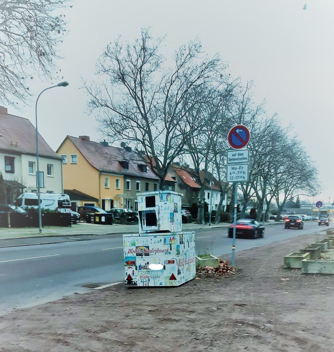 Sympathischer Blitzroboter, <a href="/Polizei_HAL/">Polizei Halle (Saale)</a> ! 
Bitte lange stehen lassen, für den sicheren Schulweg. 
#frohezukunft #hallesaale