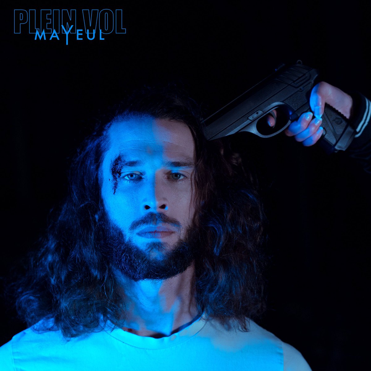 mayeuloff's tweet photo. « Plein vol » disponible en pré-commande https://t.co/0hPpFOgnnk

On se retrouve vendredi 00H pour la sortie du titre sur les plateformes et 10H pour la sortie du clip! 
2022 commence très bien ♥️

#musiquefrançaise #rapfrançais #artistefrançais #moovie #film #pleinvol #release https://t.co/goQLningpx