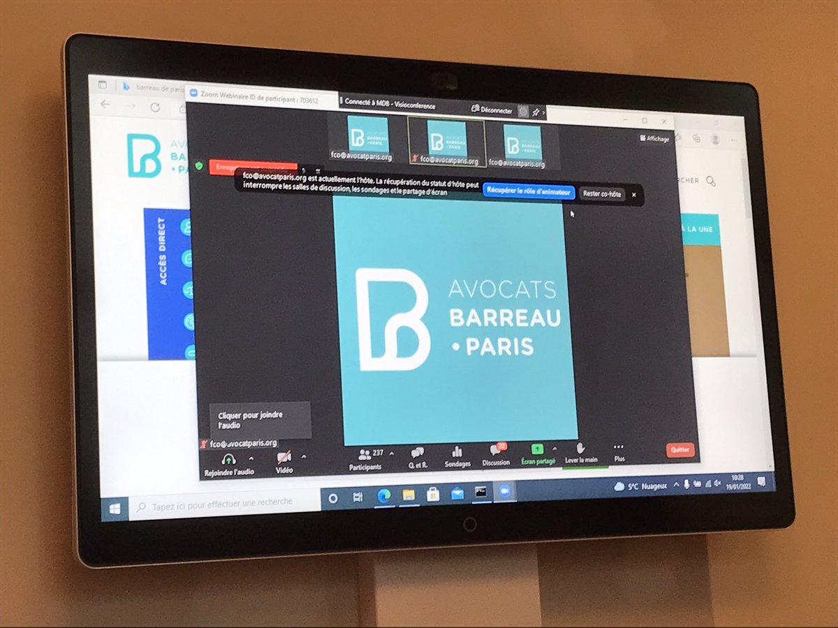 davidelielevy's tweet photo. Formation pour les #avocats du @Avocats_Paris sur la lutte contre le #blanchiment des capitaux et le financement du #terrorisme. 
Avec les fantastiques Edith Gusbin, @KREBSJc, Jean-Pierre Chiffaut-Moliard et votre serviteur. https://t.co/CedYHyIDqo