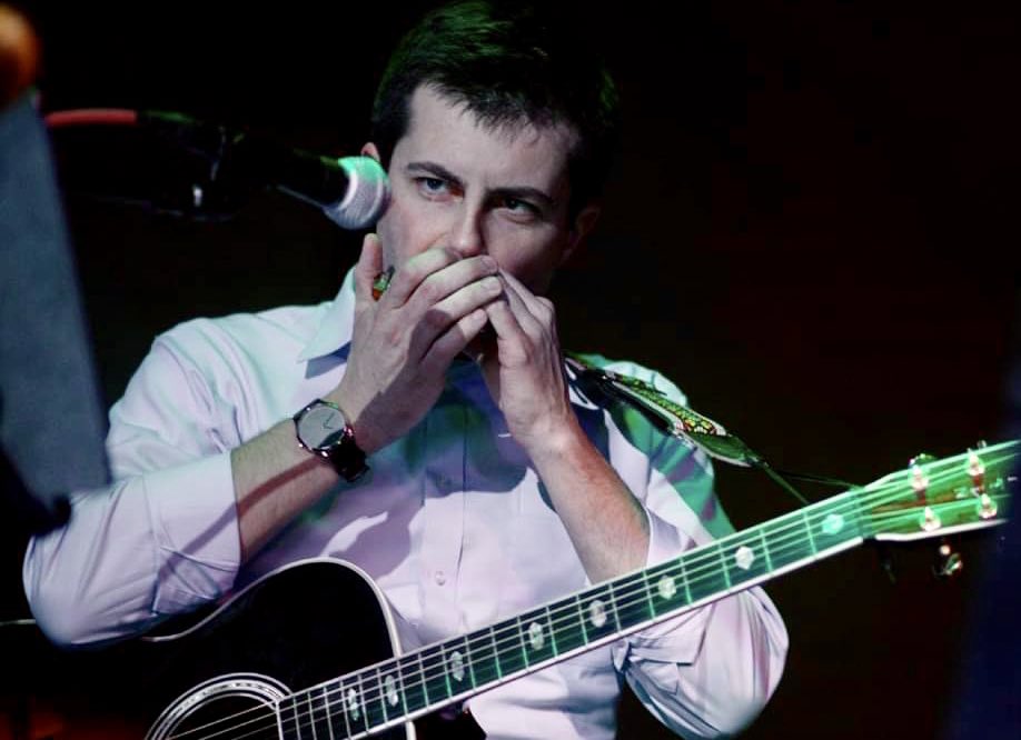 holyspacemonkey's tweet photo. Happy 40th Birthday to noted musician #PeteButtigieg, a multi-instrumentalist who plays piano/keyboards; rhythm &amp; lead guitar; electric bass; stand-up bass; harmonica; didgeridoo; clarinet; and allegedly, violin. I think he also holds some government position? #PeteTurns40 🎉🎈 https://t.co/4i398aBIND