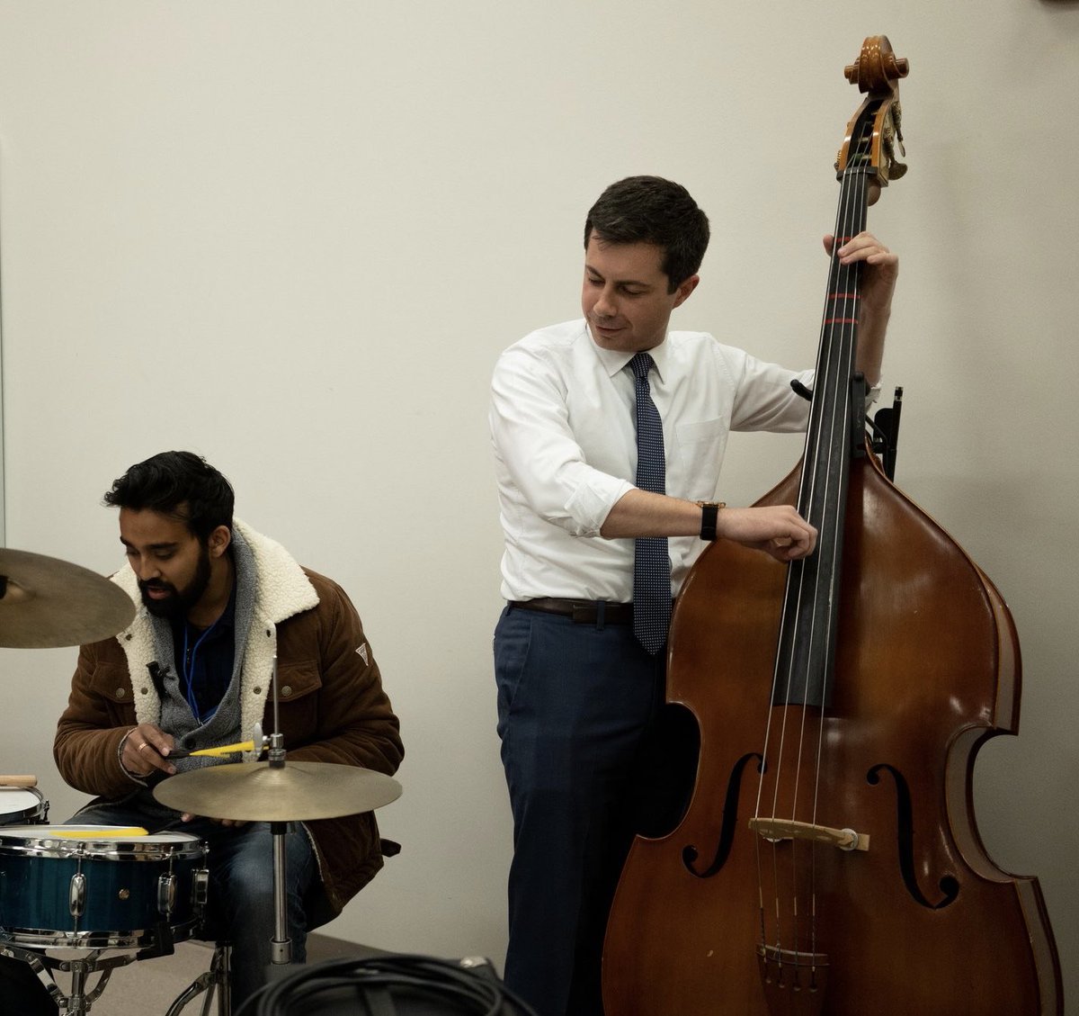 holyspacemonkey's tweet photo. Happy 40th Birthday to noted musician #PeteButtigieg, a multi-instrumentalist who plays piano/keyboards; rhythm &amp; lead guitar; electric bass; stand-up bass; harmonica; didgeridoo; clarinet; and allegedly, violin. I think he also holds some government position? #PeteTurns40 🎉🎈 https://t.co/4i398aBIND