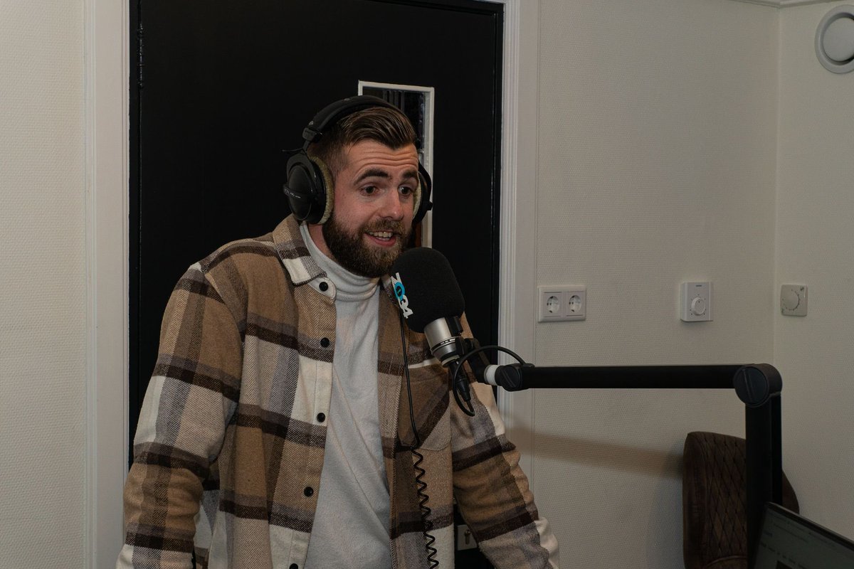 De afgelopen week met sidekicks <a href="/FlorianVanV/">Florian V Velthoven</a> en @TOM_MEIJERS zes nieuwe afleveringen van podcastserie ‘De Zuidoost Tribune’ opgenomen. Morgenvroeg staan zes interviews online.