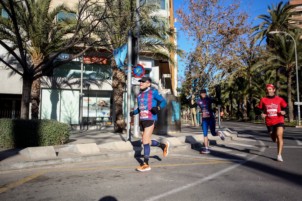 RanningClub's tweet photo. ¡Buenos días,Ranners!🐸 Hoy no queremos dejar de recordar la participación de nuestro club en la dura pero preciosa Carrera de los Castillos de Alicante 🏰🏃🏻‍♂️Es un orgullo ver nuestros colores por todos los rincones de la Comunidad Valenciana ♥️💙
#SoyRanner #CarreraDeLosCastillos https://t.co/8lINChS1pD