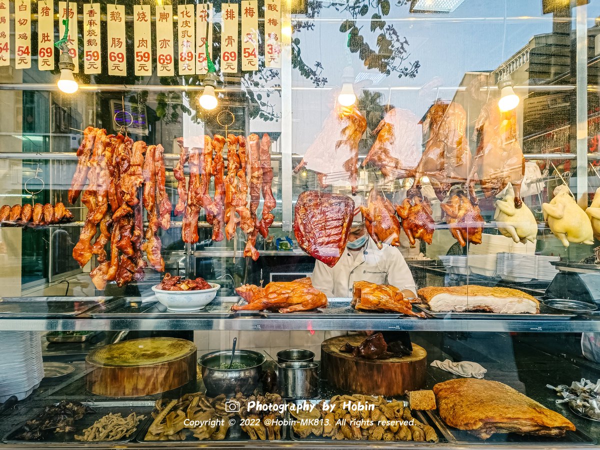 Guangzhou_City's tweet photo. #Siumei is certainly one of the delicacies that can be easily found on the tables of Cantonese households especially during the CNY holidays. "斩料" (meaning to buy cooked meat) provides a variety of choices for dinner and is an easy way to sample #CantoneseCuisine. 🥢
📸Hobin https://t.co/PurXxQBXZN