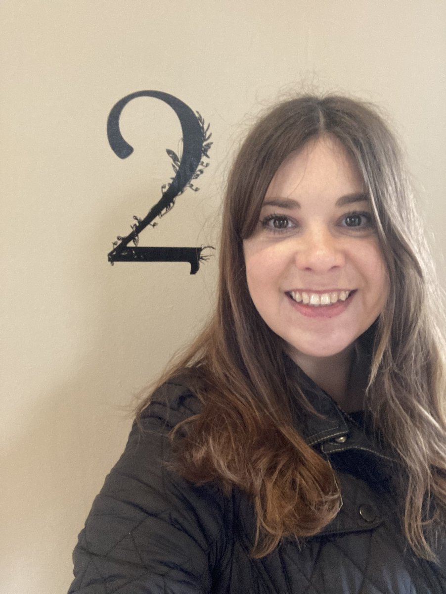 2. Rachel, our Manager of #KewPalace, has reached new heights with this selfie but where is she standing? 🤔 Guesses below 👇 #MuseumSelfieDay 🤳