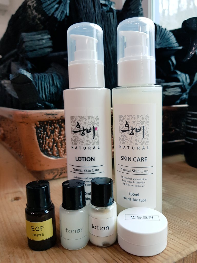 Natural Skin Care~ 왕비
화학성분 1도 들어가지 않은
천연화장품..오늘 구입했답니다!.^^