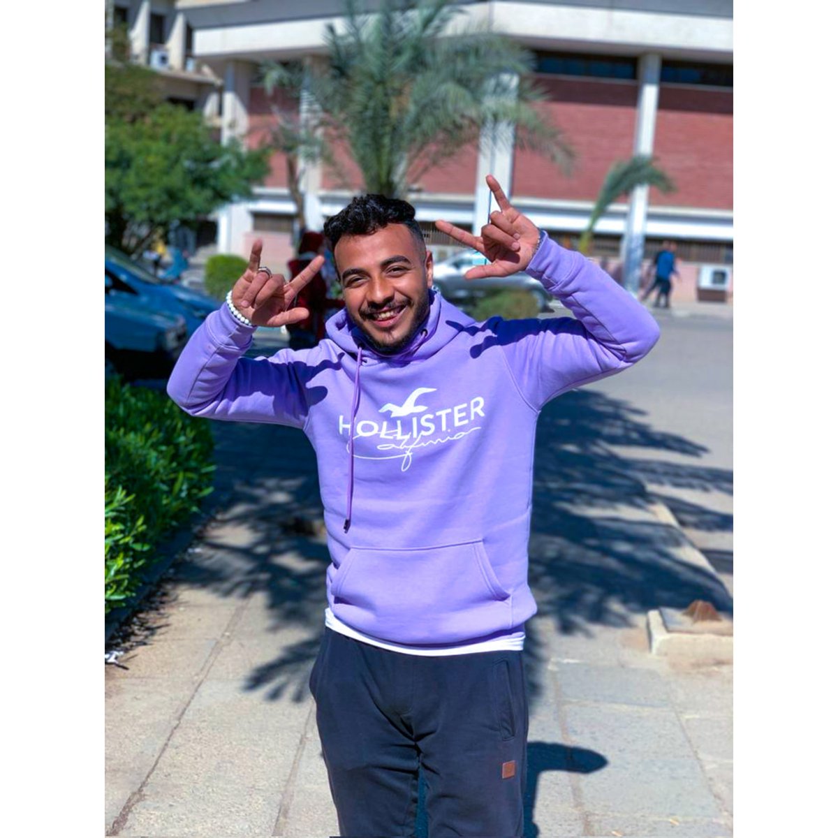 ع فكرة كل ما بنكبر كل ما بيكبر معانا الباب اللي يفوت جمل ...🤎