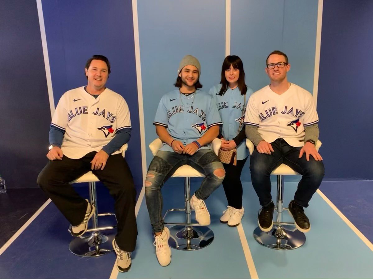 ljtwirl's tweet photo. This happened to me two years ago today 🥰🤩💙🇨🇦 https://t.co/u1XR5sqAEq