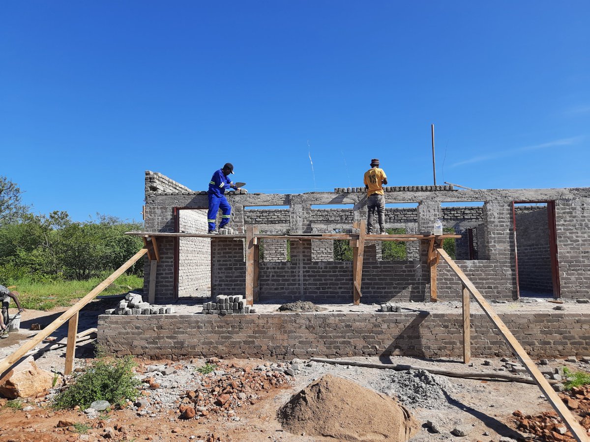 Mun_Beitbridge's tweet photo. Municipality of Beitbridge is constructing a new Primary School in ward 4 to address the need for more schools.  Two classroom blocks  of the school will be complete by end of March 2022. Below are snapshots of the current status. https://t.co/vo7SU7d3gN