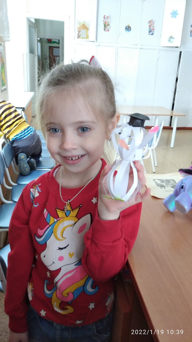 yavorogeya's tweet photo. 18 января отмечается Международный день Снеговика. Снеговик-символ зимы и новогодних праздников. Мы сделали этого героя из бумажных полосок. https://t.co/MizeUxxeMQ