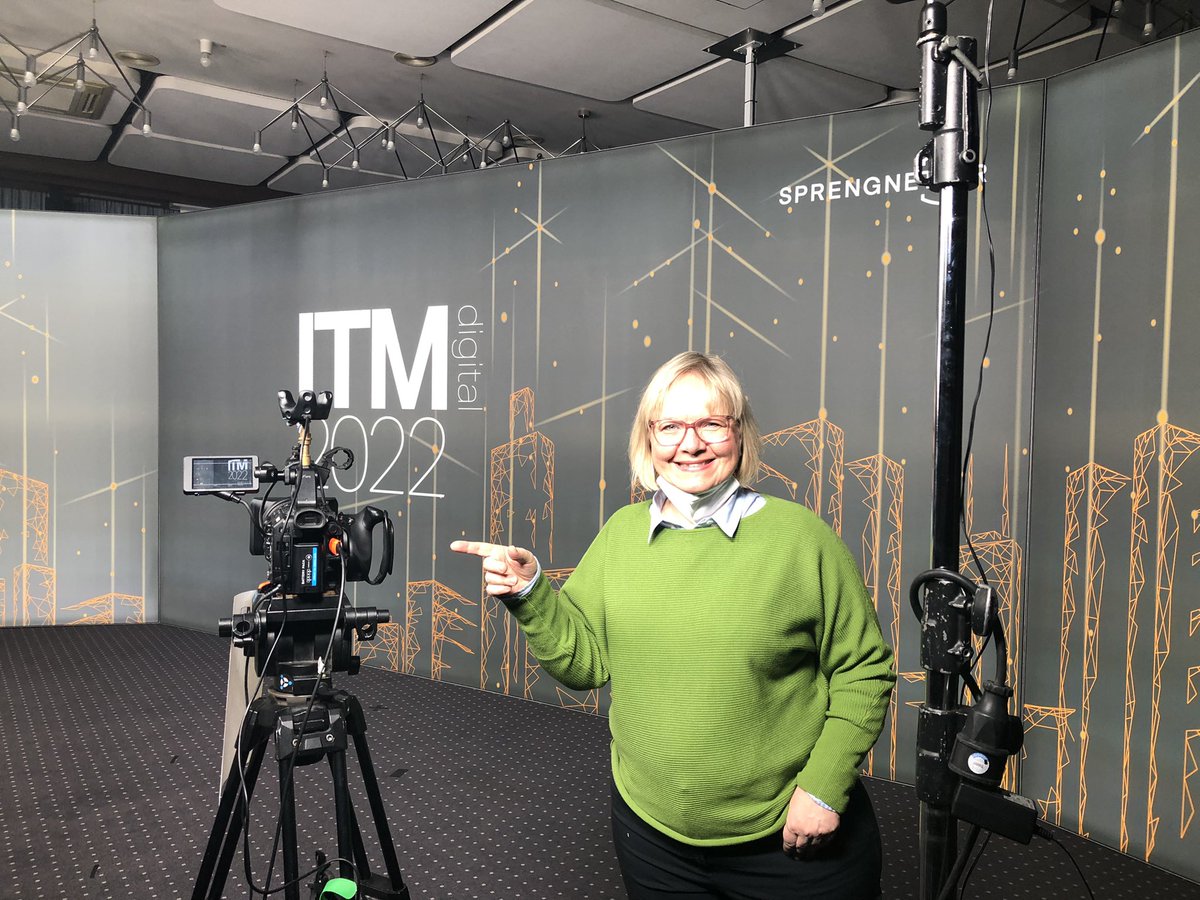sv_schaefer's tweet photo. Hinter den Kulissen der Sprengnetter Innovationstagung für Makler. Live aus Königswinter.
#itm #Immobilien @Sprengnetter https://t.co/0oDH5R44xt