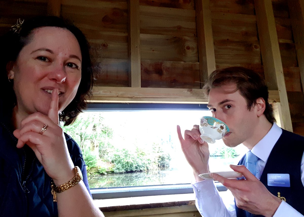 4. Palace Hosts LeeAnne and James have found a quiet spot for a vintage cuppa at @HillsCastle but whereabouts are they hiding? Guesses below 👇 #MuseumSelfieDay 🤳