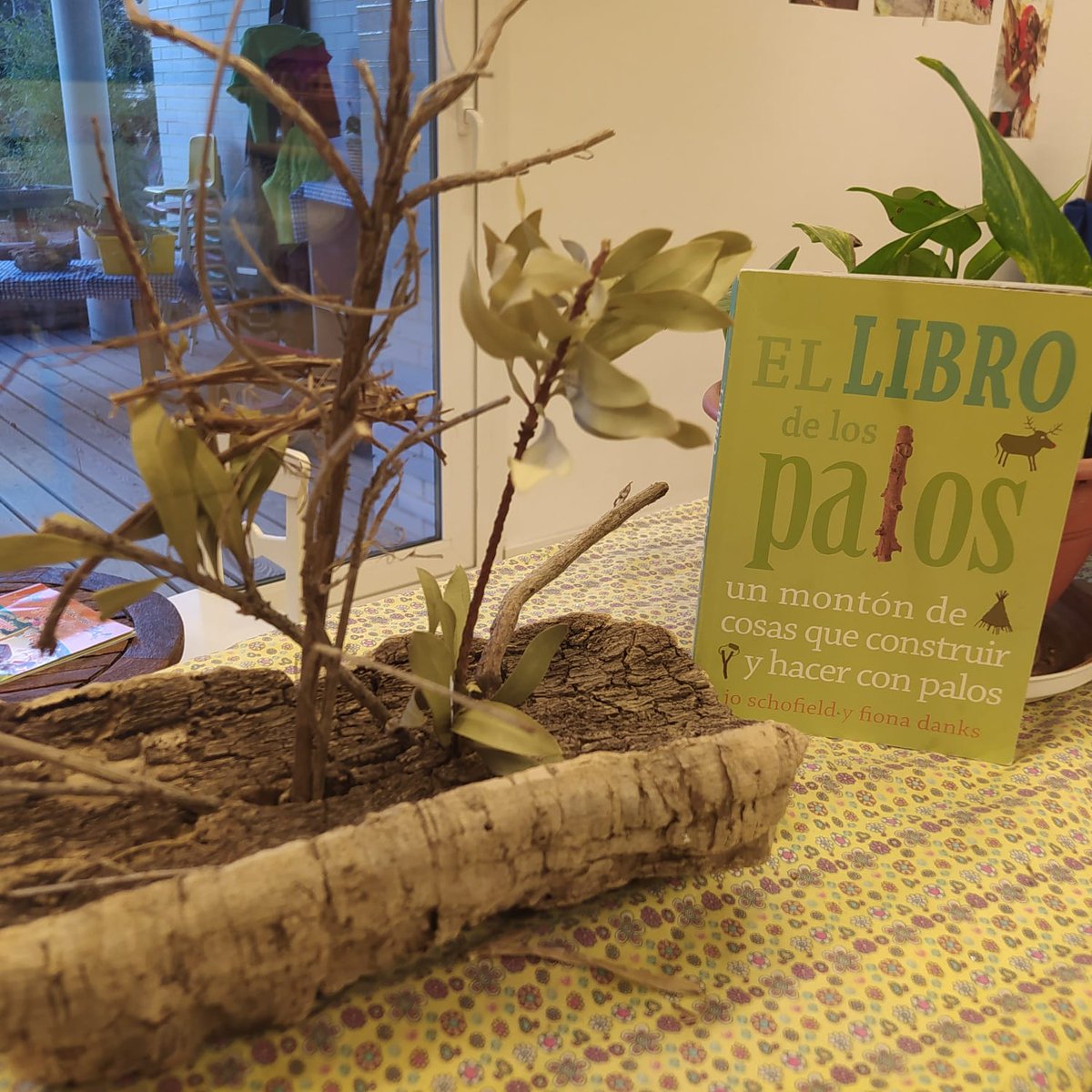 EBMBelluguets's tweet photo. I fem el joc de #Pals
Material natural que la poda del jardí ens posa a l'abast
Construïm les primeres balses amb suro pels circuits d'aigua
#construccions #enginy #atentsAlscanvis #poda #materialnatural
@edupalafrugell @suaracoop https://t.co/Hmx79SnQlT