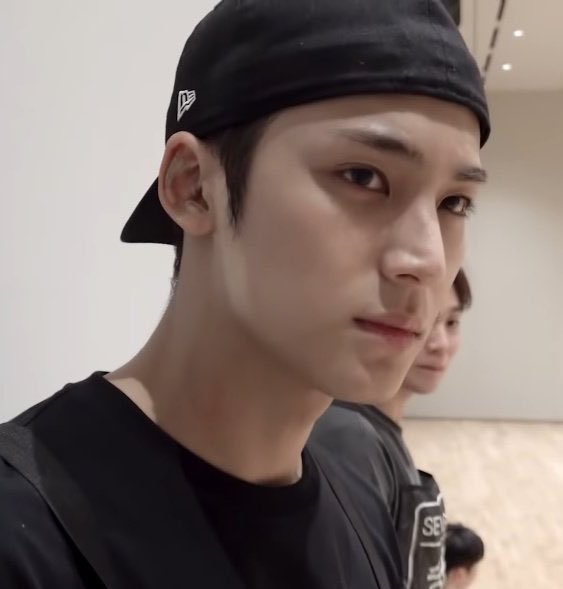 anythiwt's tweet photo. 뭐라도구워봐
바나나로띠떡갈비붕어빵타코야끼팟타이국화빵호떡케밥상관없으니까겨울에반팔입고목장갑끼고불앞에서지지고볶아봐
적성일것같아서그래요 https://t.co/b9kPCHQpVV