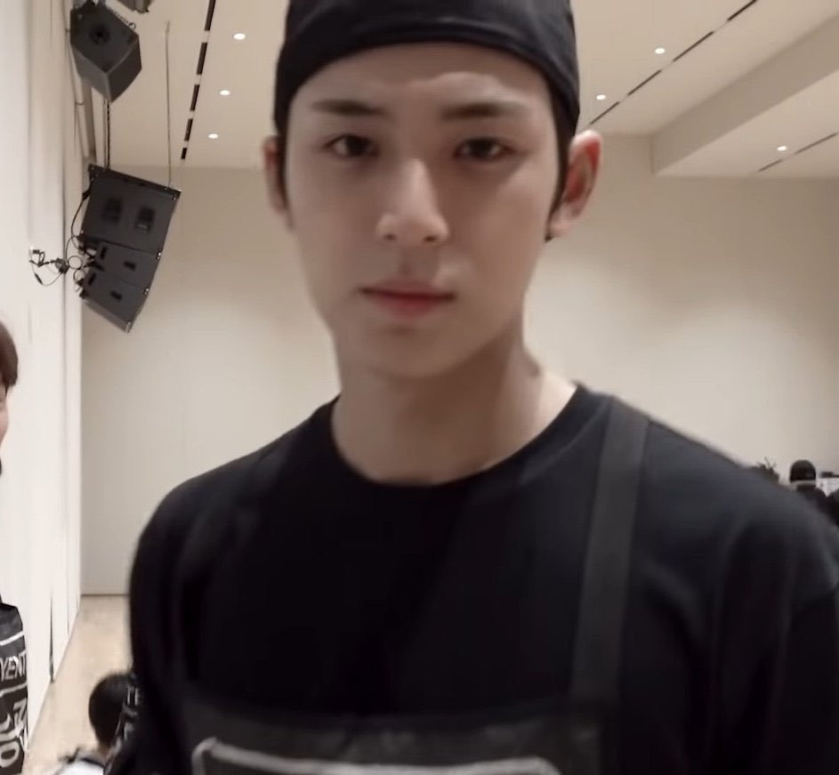 뭐라도구워봐
바나나로띠떡갈비붕어빵타코야끼팟타이국화빵호떡케밥상관없으니까겨울에반팔입고목장갑끼고불앞에서지지고볶아봐
적성일것같아서그래요