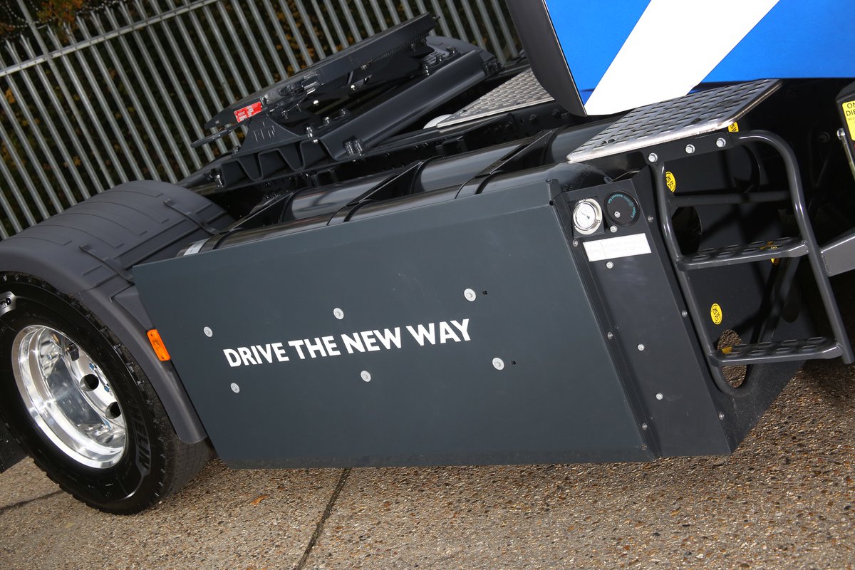 IVECOUK's tweet photo. 📢PRESS RELEASE - IVECO adds extended range CNG tanks to IVECO S-WAY natural gas range

Get the full story: https://t.co/nl65YJKLkM
#DriveTheNewWAY https://t.co/RWPAHn2baO